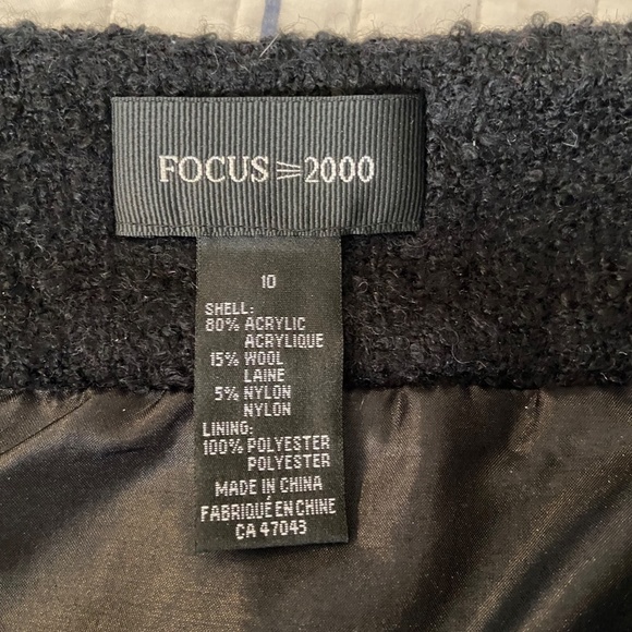 🎀 3 for $25 Black, textured midi skirt - Picture 3 of 5